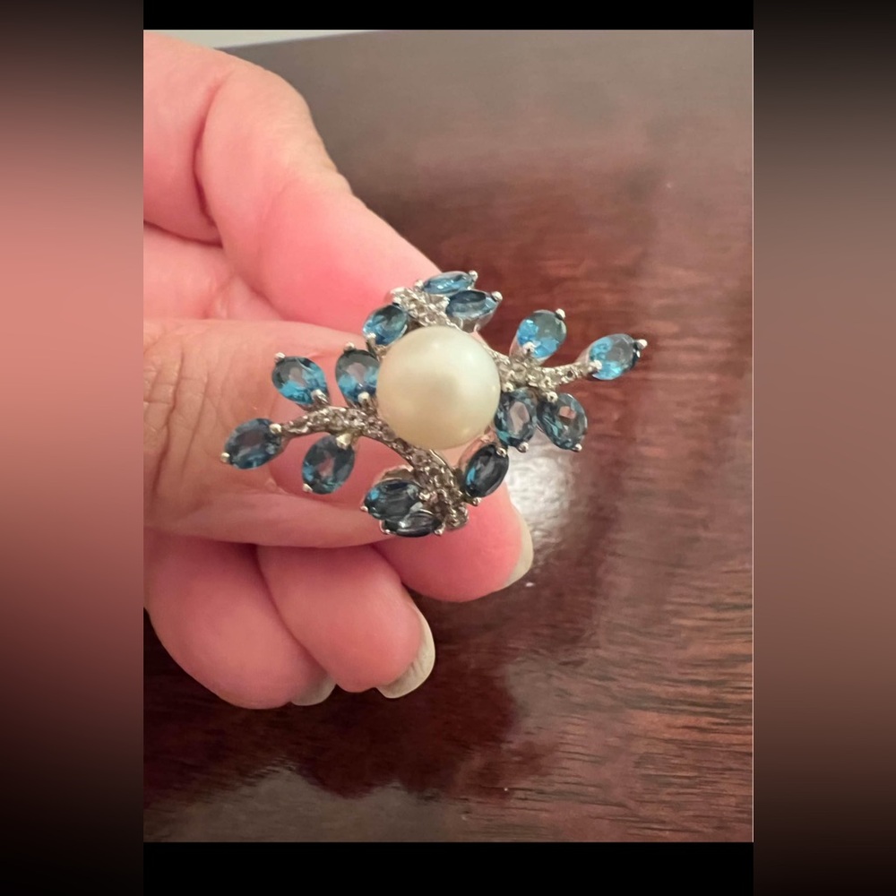 sterling Silver and Blue topaz Women's Ring size 6
